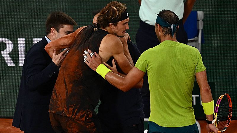 Nadal se clasifica para la final de Roland Garros tras un gran partido ante Zverev truncado por su lesión -- Ver ahora