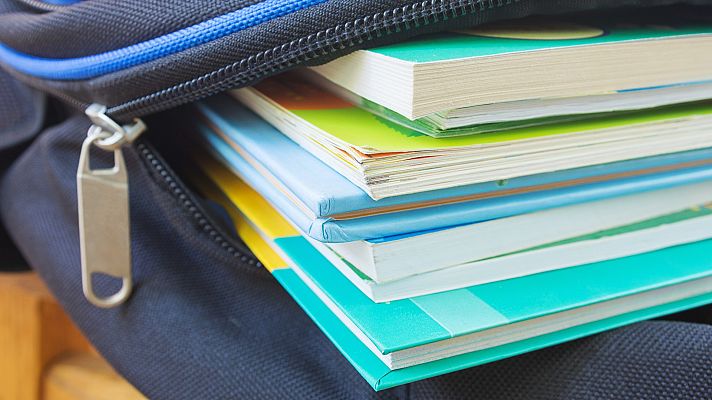 Telediario 2 - Las editoriales trabajan contra reloj para adaptar los textos a la nueva ley educativa