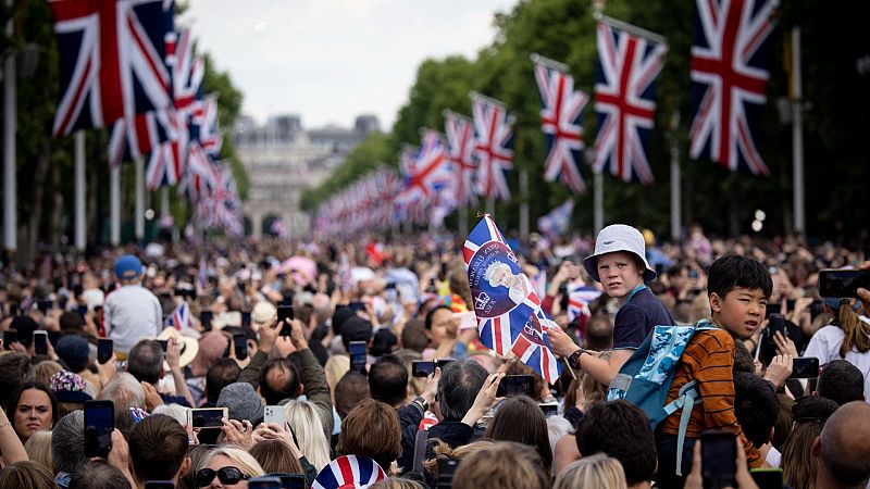 Reino Unido celebra el Jubileo de Diamantes de Isabel II sin la presencia de la reina