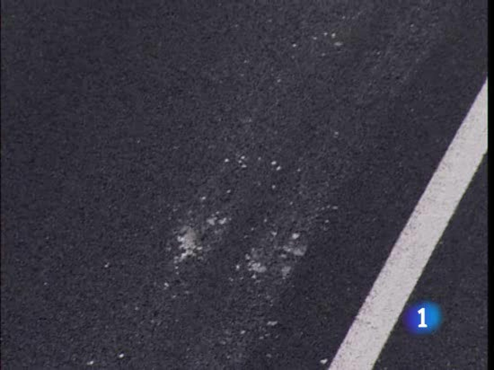 Un policía fallece arrollado auxiliando a un vehiculo accidentado | Ver