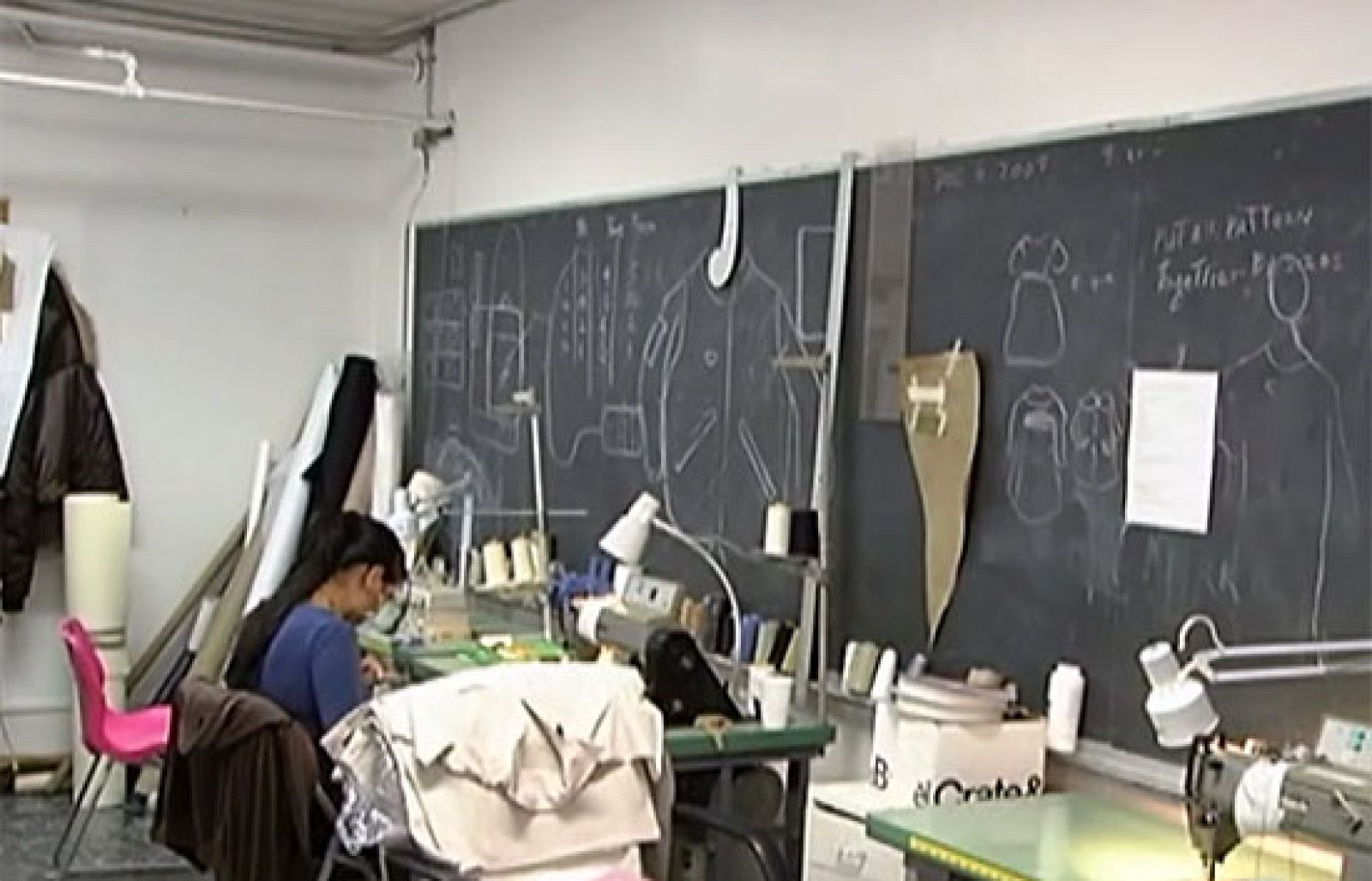 Un sacerdote de Nueva York monta un taller de costura