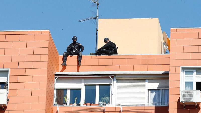 Detenido un hombre tras atrincherarse durante horas con una de sus hijas en su vivienda en Coslada