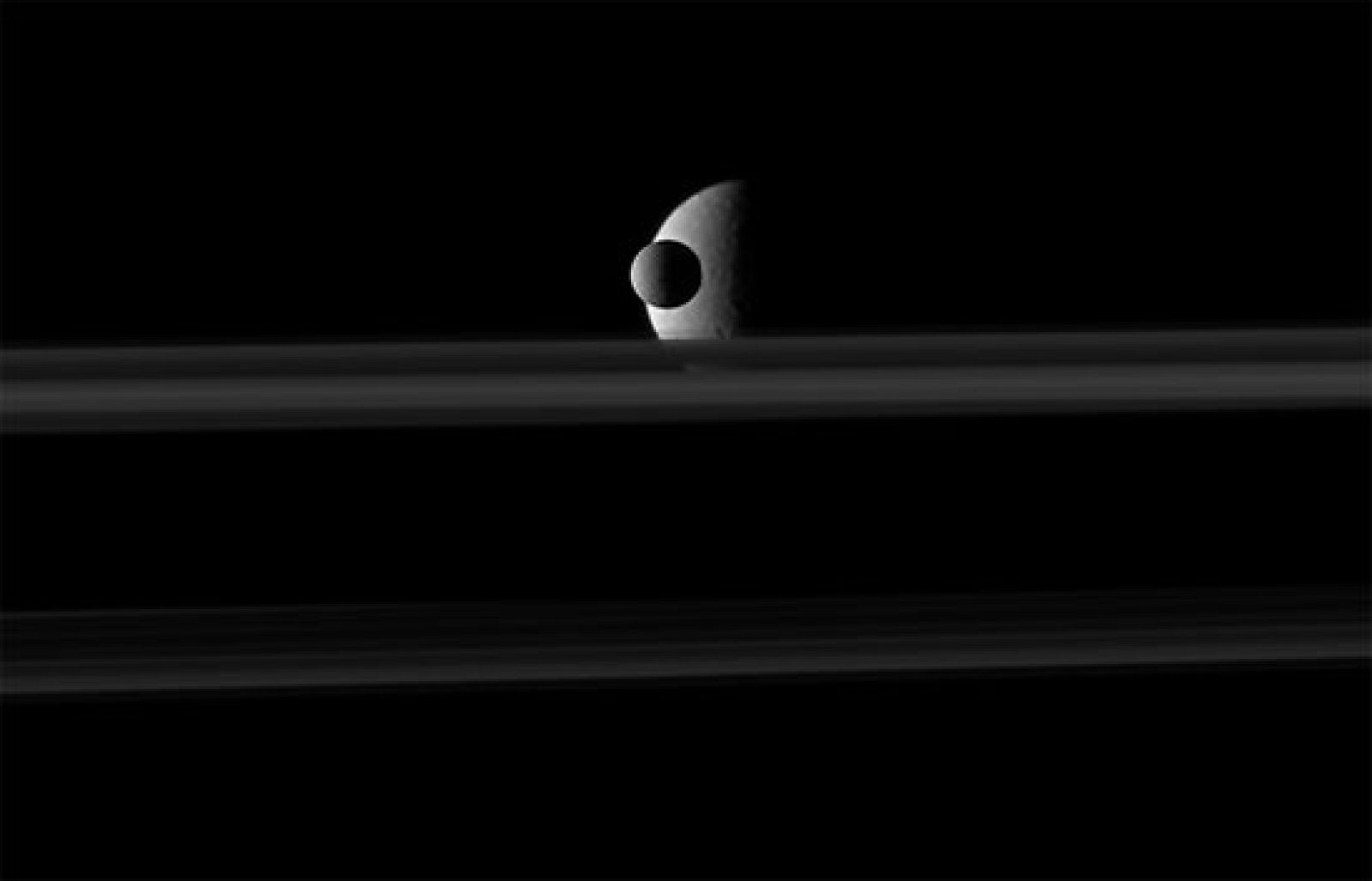 El ballet de las lunas de Saturno - Ciencia y tecnología en Rtve.es | Ver