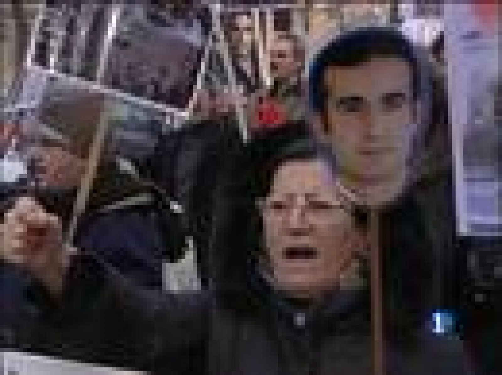 Duros enfrentamientos en Irán entre la policía y los opositores a Ahmadineyad | Ver