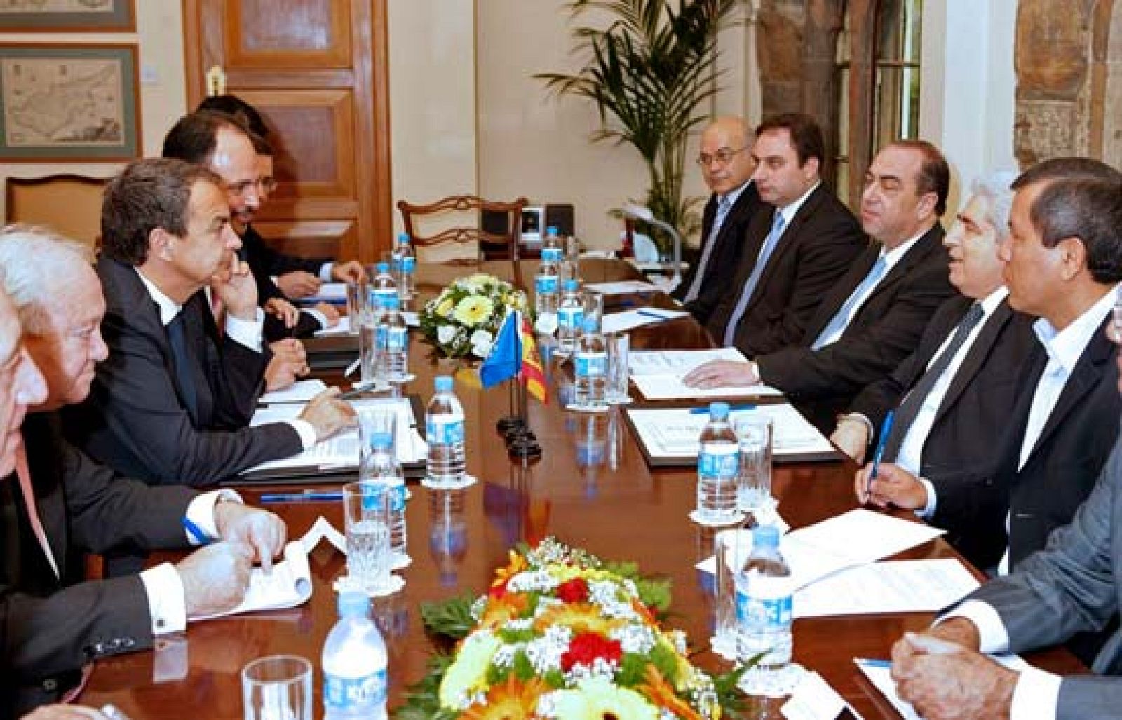 Zapatero termina en Chipre su ronda de contactos con los líderes europeos | Ver