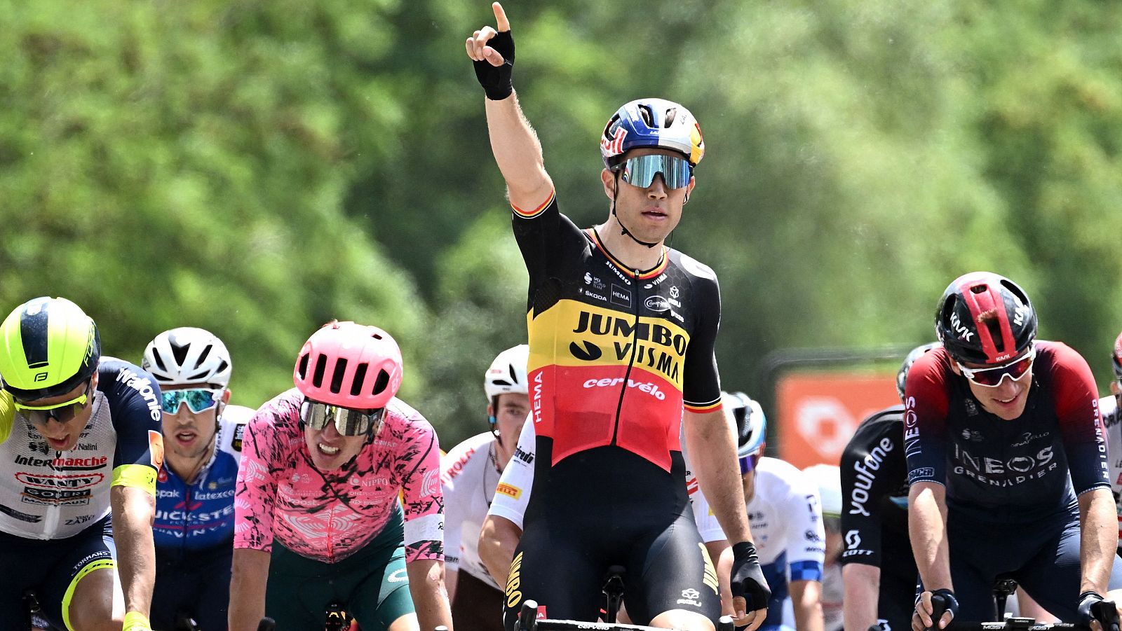 Criterium du Dauphiné 2022 | Van Aert gana la primera etapa