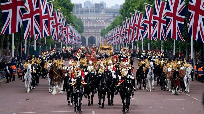 Un espectacular desfile culmina el Jubileo de Isabel II
