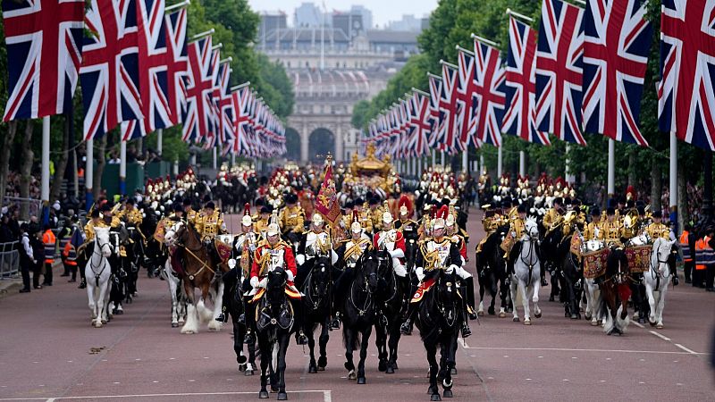 Un espectacular desfile culmina los actos por el Jubileo de Isabel II