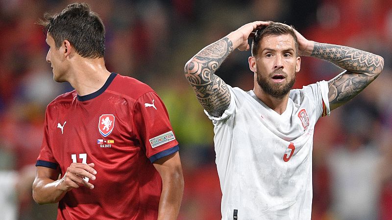 España rescata un inesperado empate en Praga