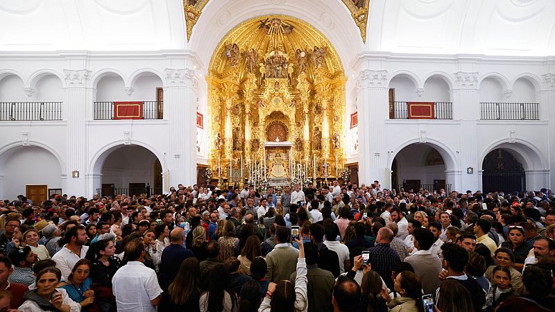 Suspendida la procesión de la Virgen del Rocío por una rotura en el paso