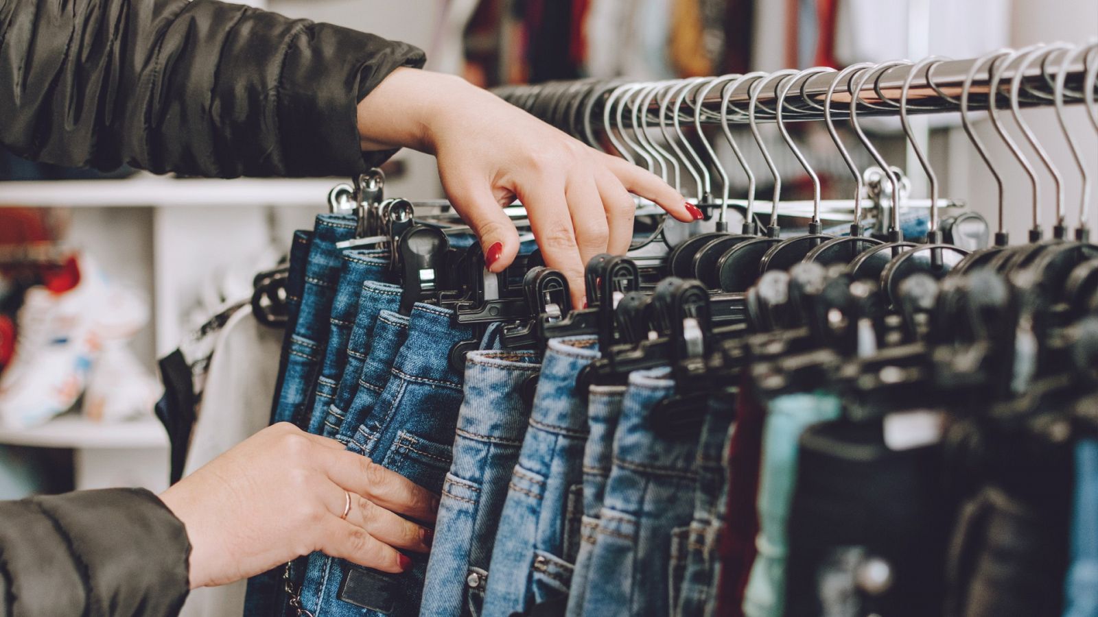 Lima Calibre carga El impacto ecológico de la moda rápida: cuando comprar ropa barata daña el  medioambiente