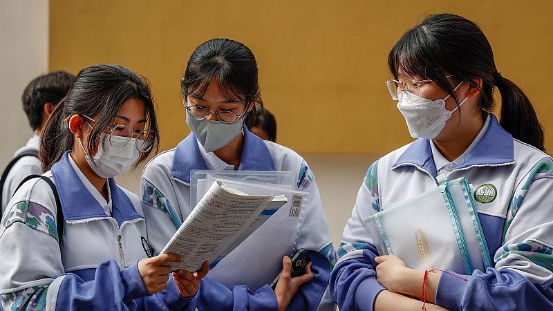 Gaokao, el examen para el que los jóvenes chinos estudian una media de 12 horas diarias