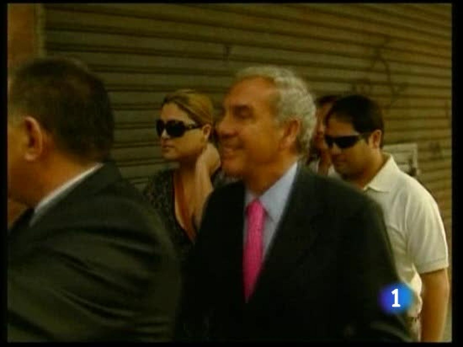  La directora de Clarín, el periódico más leído en Argentina, podría vérselas con la justicia. Una prueba de ADN determinará si los hijos que adoptó hace 33 años son en realidad niños robados por la dictadura de Videla.