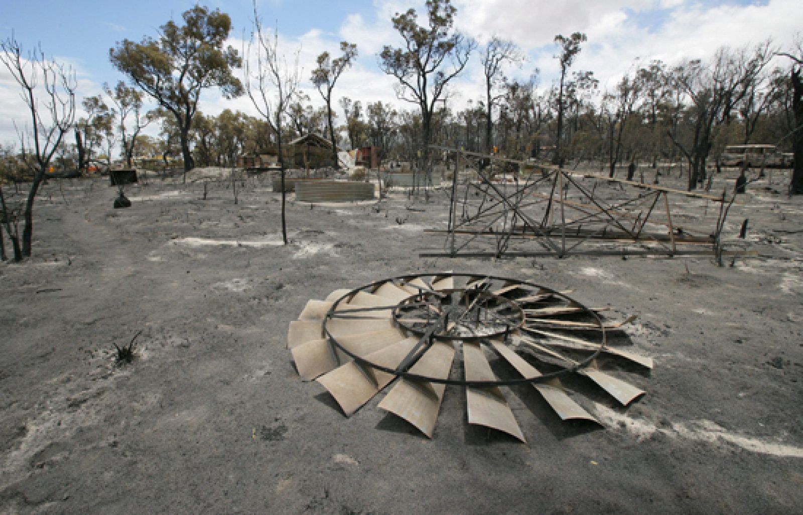  Y también han repasado como han sido los últimos doce meses otros partidos políticos ... Izquierda Unida dice que el Gobierno ha dado un giro a la derecha y los nacionalistas catalanes creen que al Gobierno le falta liderazgo. 