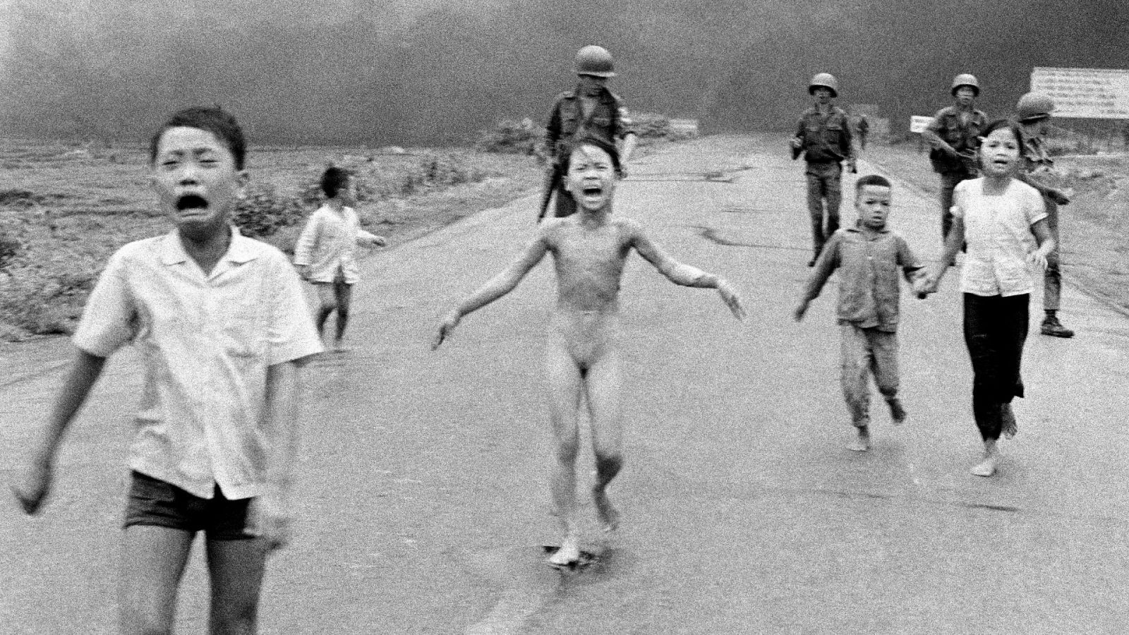 La foto de la niña del napalm en Vietnam cumple 50 años