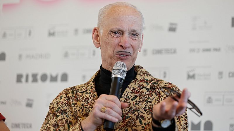 John Waters presenta en Madrid su libro "Confesiones de un sabelotodo" y el monólogo "Falso Negativo"