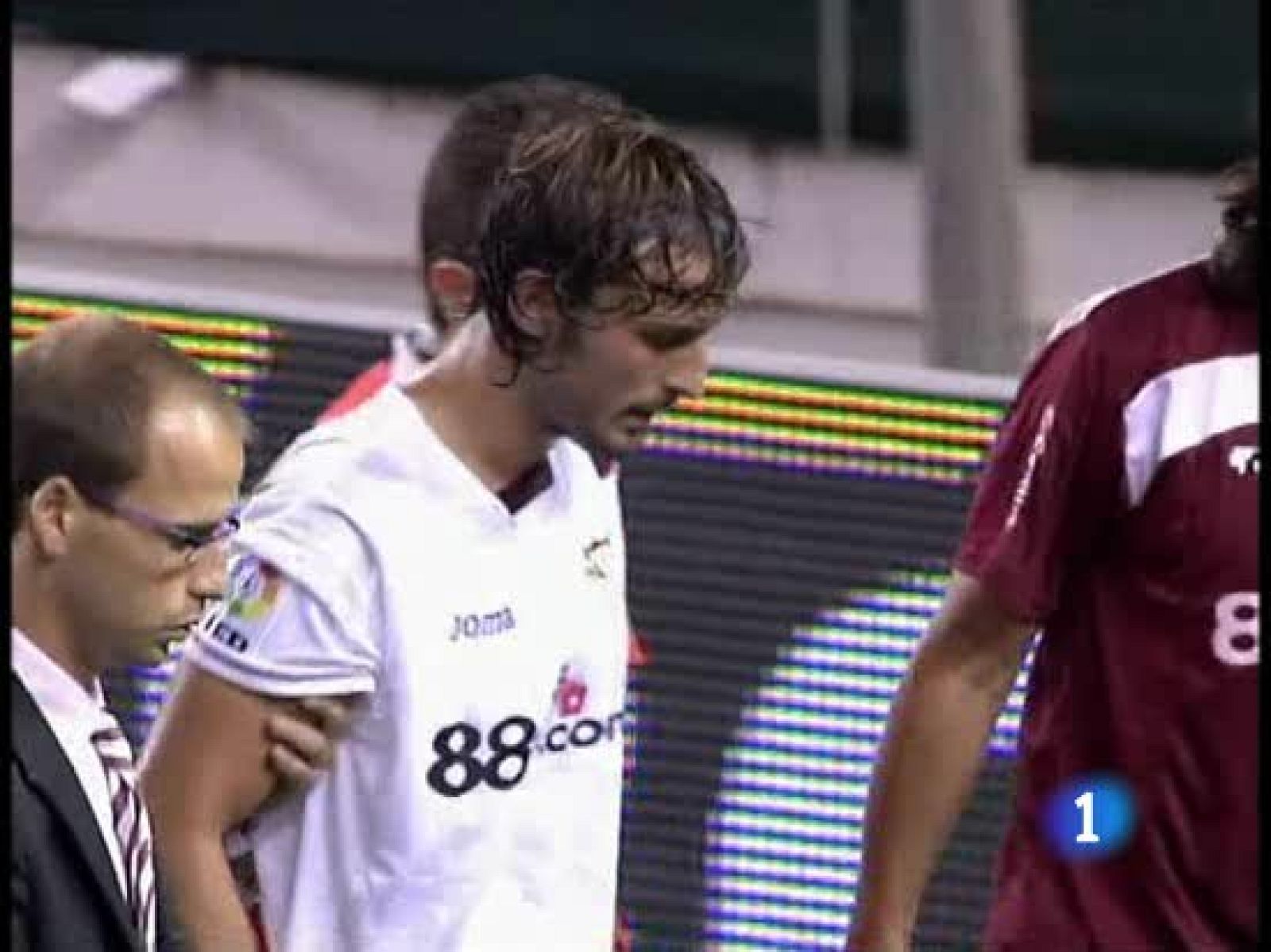 Sergio Sánchez, defensa del Sevilla, tiene que dejar al menos por el momento toda actividad deportiva por una patología cardíaca. Se trata de prevenir situaciones tan dramáticas como las que han vivido clubes como el propio Sevilla y el Español. 