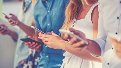 El miedo a perderse algo en las redes puede alimentar la adicción y la ansiedad en los jóvenes