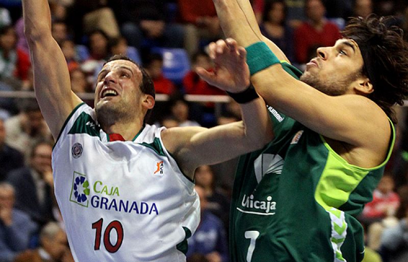 El Unicaja de Málaga se ha desquitado en el primer partido del año con una tremenda paliza al Granada en el duelo andaluz de la jornada de ACB.