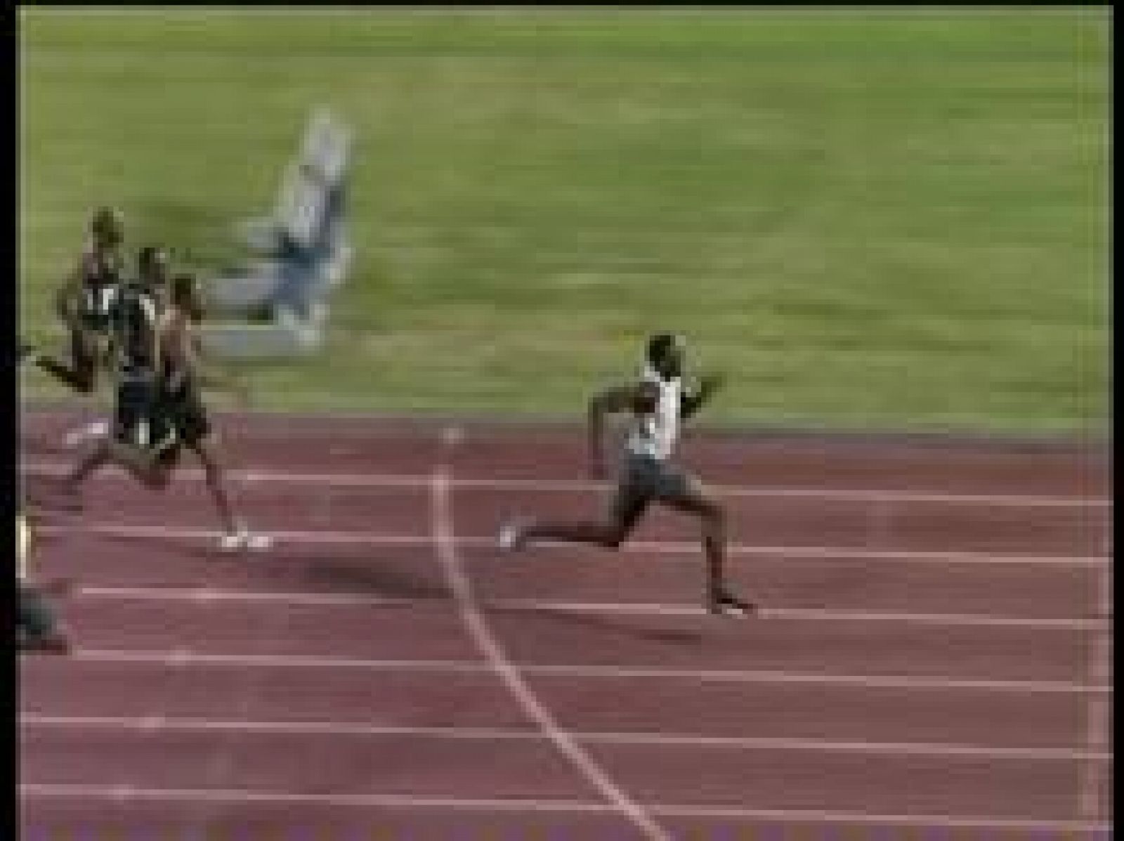  El atleta jamaicano Usain Bolt ha logrado la segunda mejor marca de todos los tiempos en los 100 metros.
