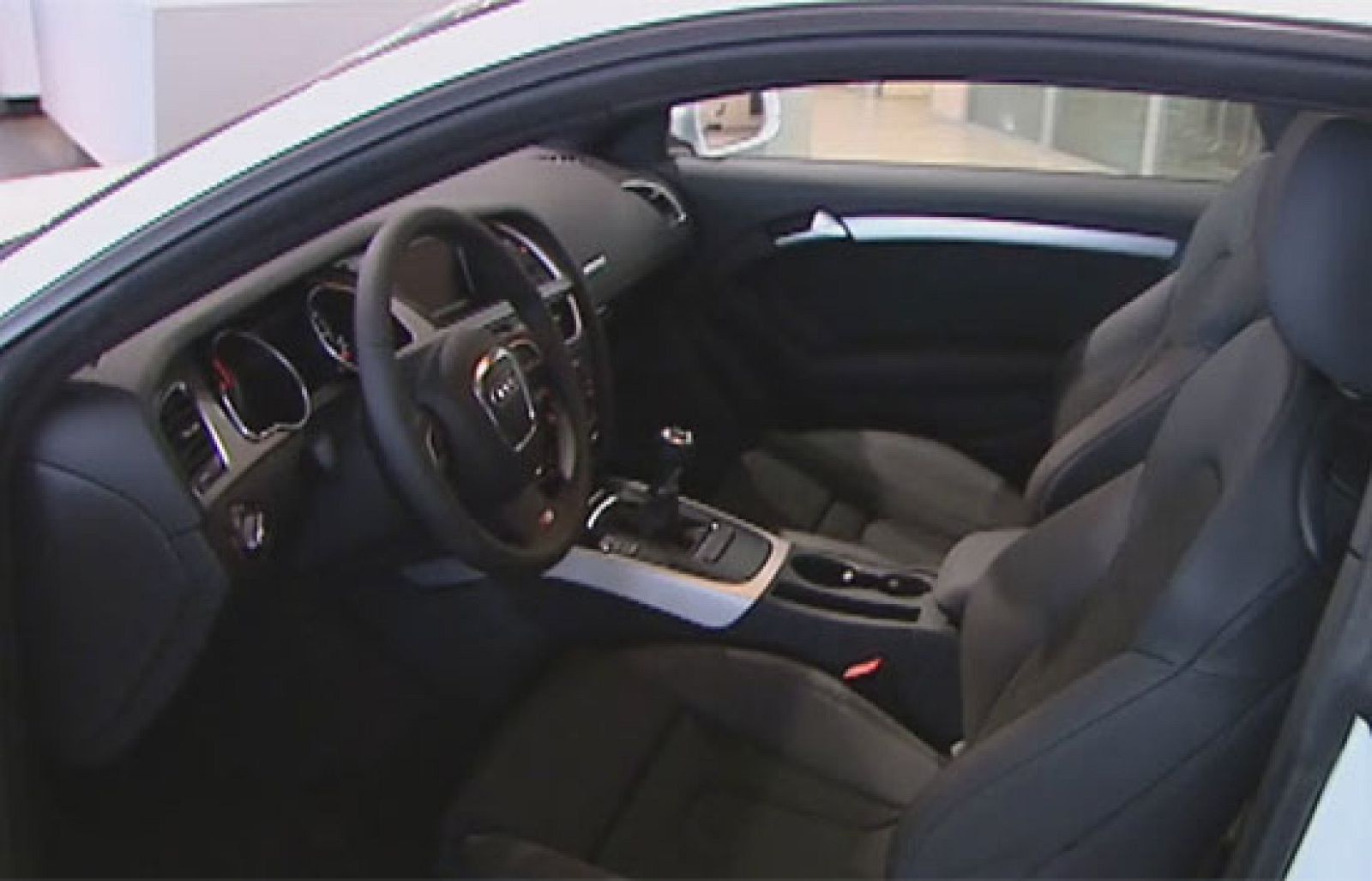 Las ayudas directas a la venta de coches del Plan 2000E salvan el año | Ver