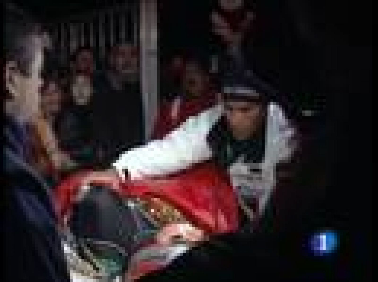 El nadador David Meca ha vuelto a batir uno de sus retos, esta vez en la Ría de Arousa, donde ha estado nadando durante más de seis horas.