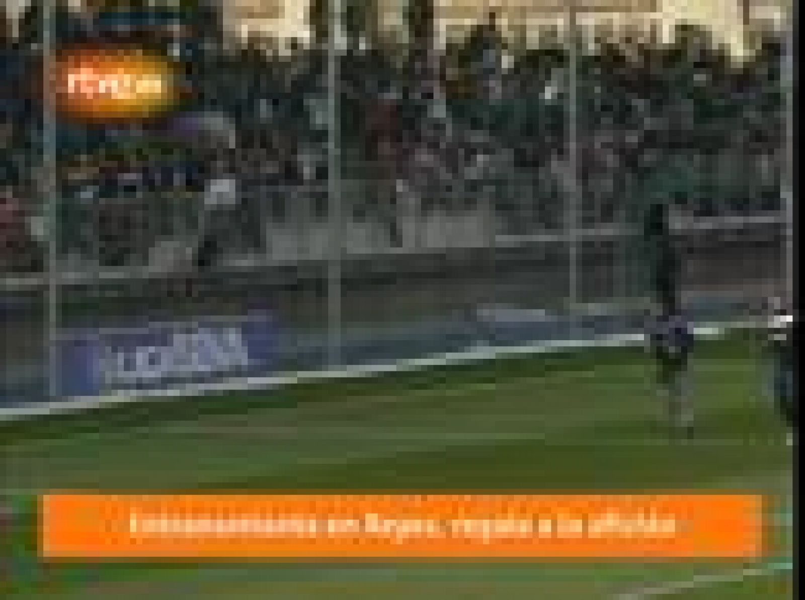 2.000 aficionados felicitan los Reyes al Madrid | Ver