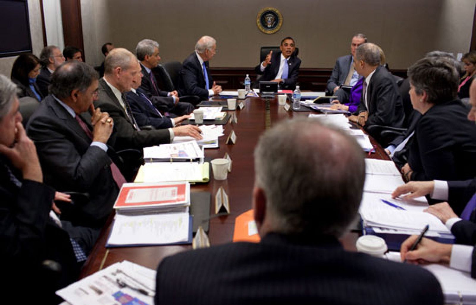 Obama critica a los responsables de seguridad por no detectar al terrorista de Detroit | Ver