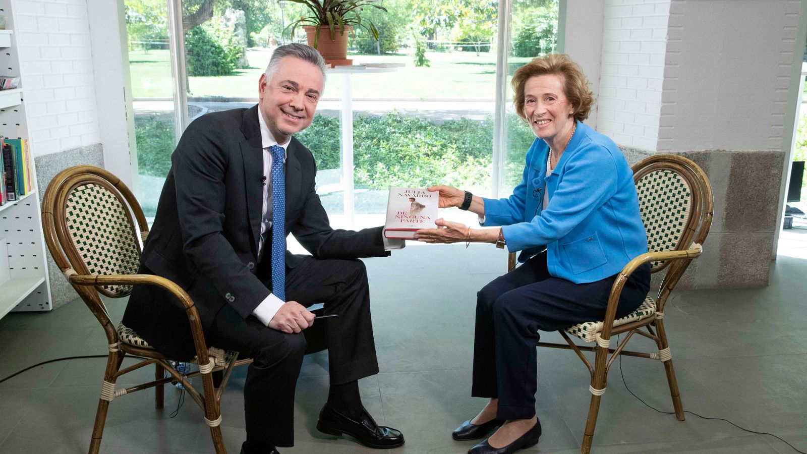 Plano general - Julia Navarro - ver ahora