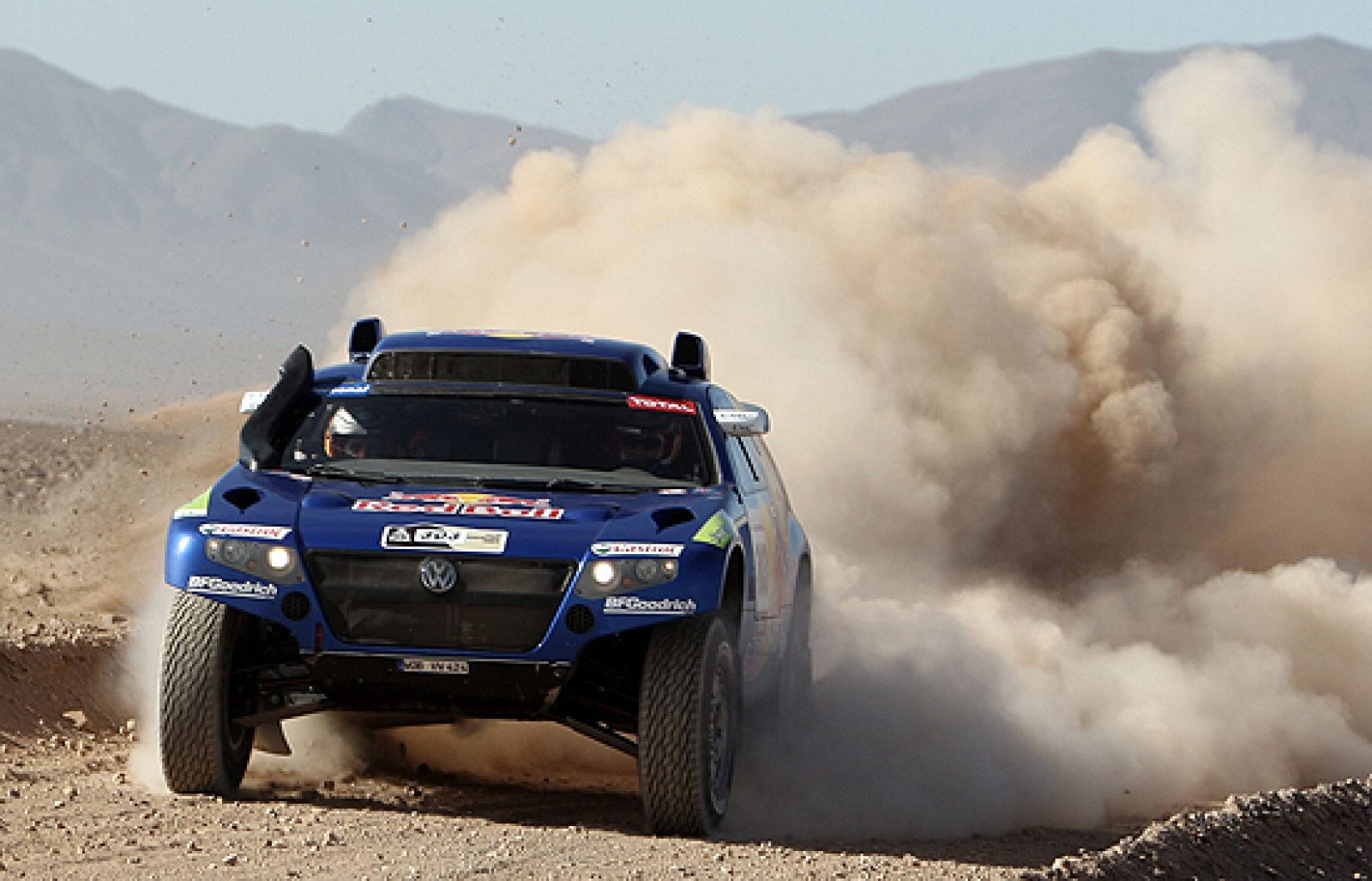 Carlos Sáinz recupera el liderato del Dakar