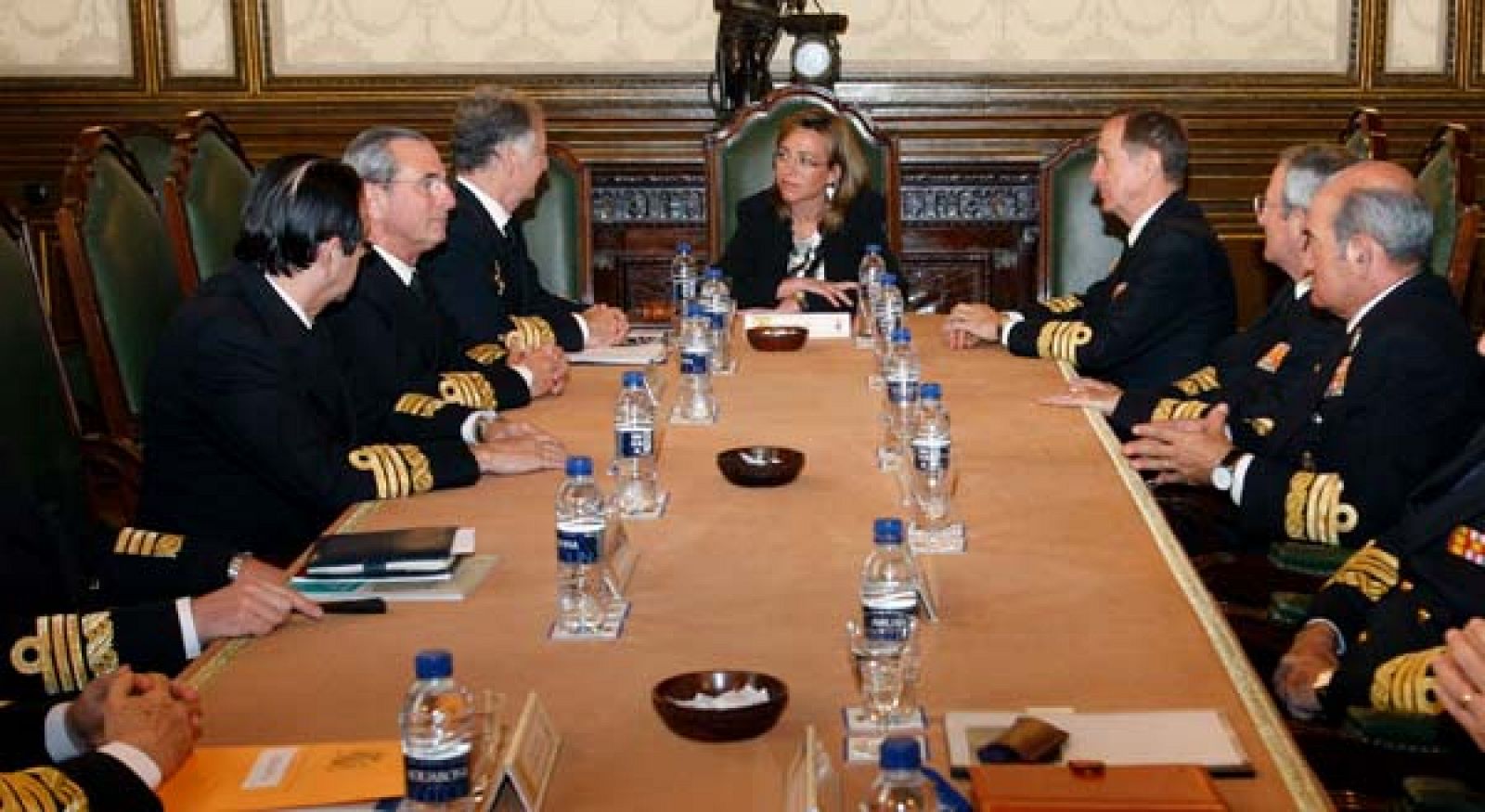 TD1 Chacón se reune con los 12 almirantes del Consejo Superior de la Armada | Ver