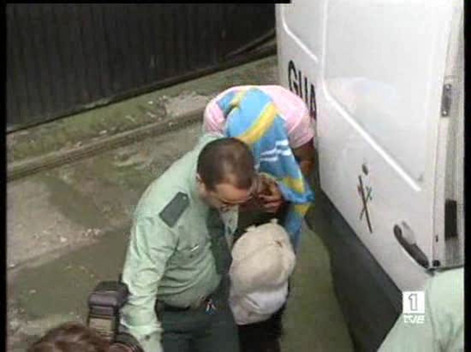  Triplicaba la tasa de alcohol permitida y conducía una moto sin carnet. Luis Sosa, conocido como Makelele, estaba ya imputado por la muerte de un matrimonio en un accidente de tráfico en Vigo, y ahora ha vuelto a prisión tras 17 días en libertad.