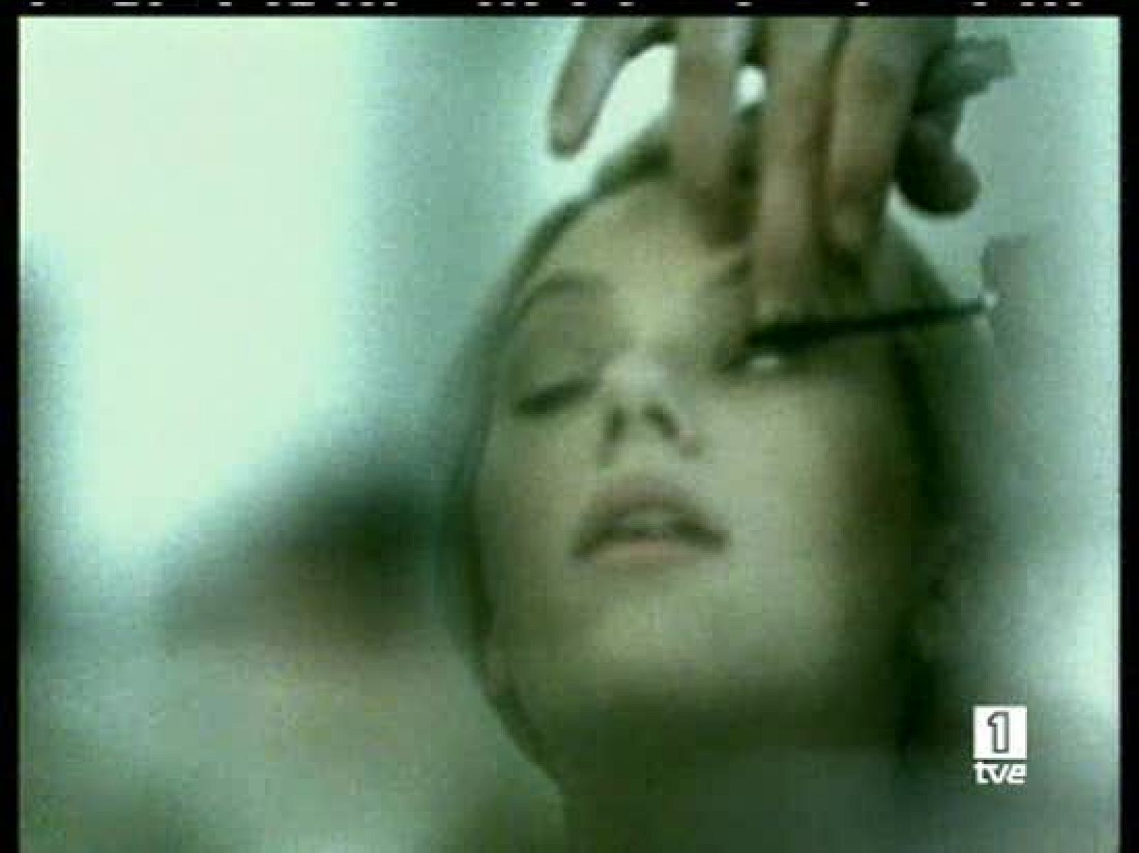 Primer trabajo discográfico de Scarlett Johansson | Ver