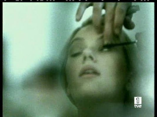  - Scarlett Johansson cantante