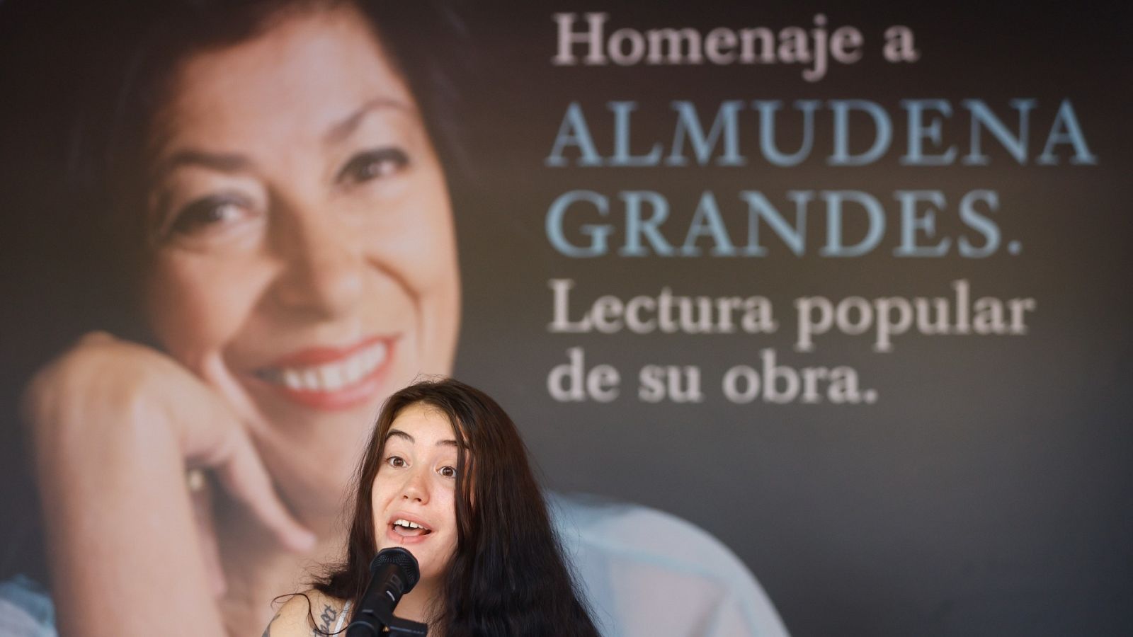 Los lectores recuerdan a Almudena Grandes en un homenaje en la Feria del Libro