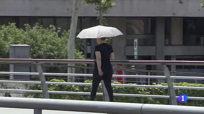 L'Informatiu - Les temperatures s'enfilen per sobre dels 35 graus