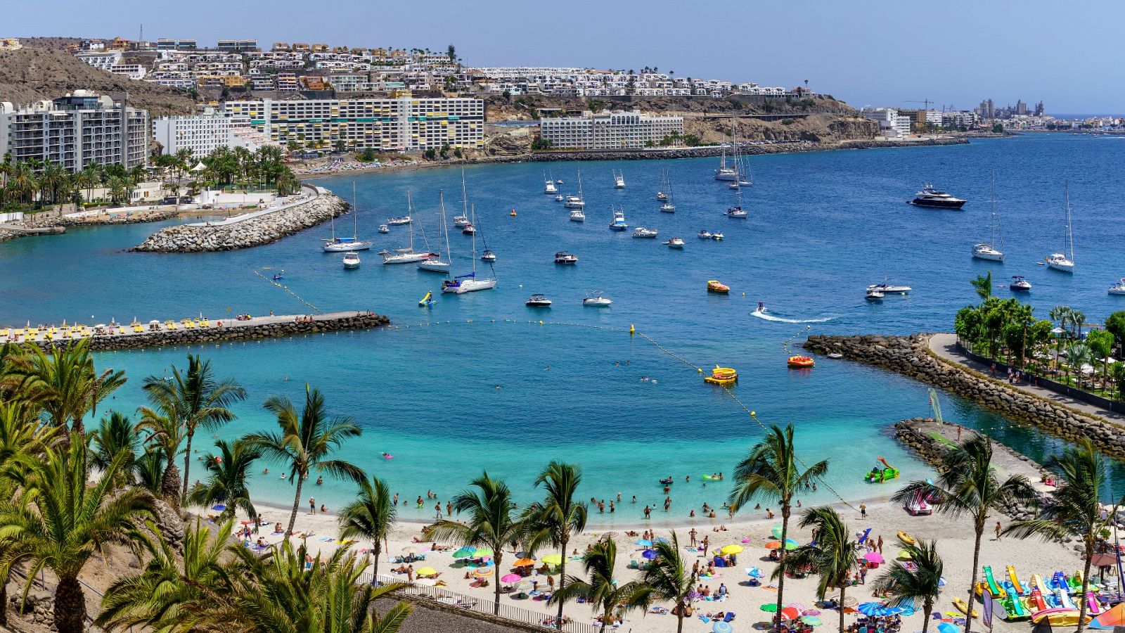 Los turistas vuelven a Canarias, pero consumen menos