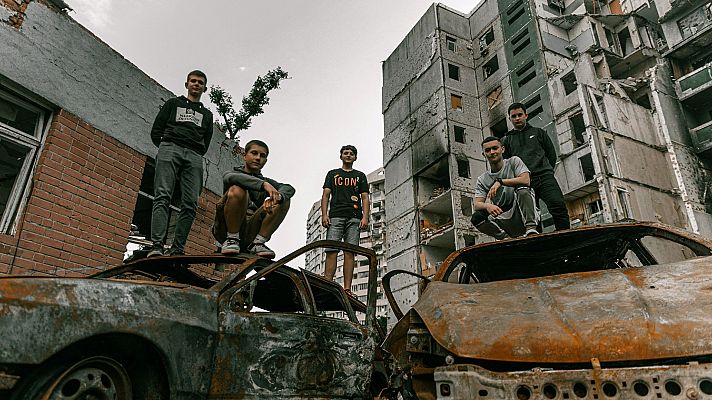 Telediario 1 - 'Graduaciones de guerra en Ucrania: los estudiantes no renuncian a su orla estudiantil