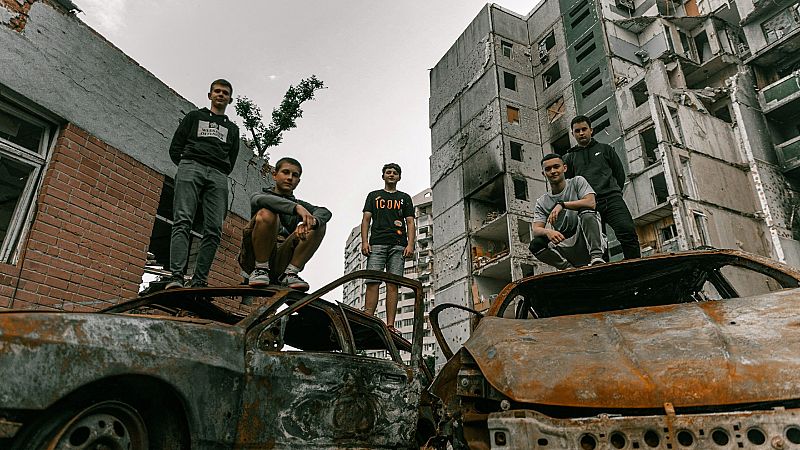 'Graduaciones de guerra en Ucrania: los estudiantes no renuncian a su orla estudiantil 