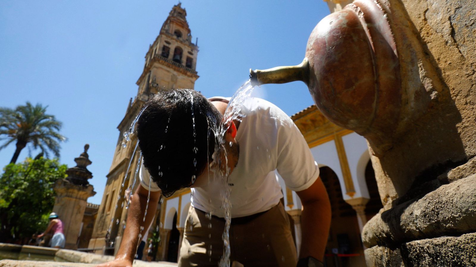 El calor deja cinco comunidades en alerta naranja por las temperaturas extremas