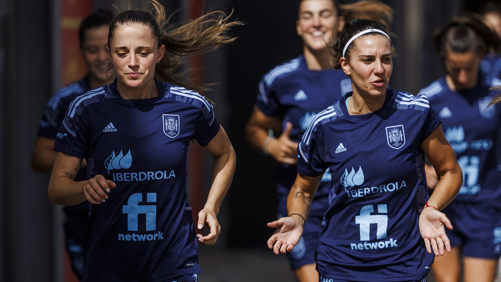 La selección femenina ya entrena en Las Rozas con la mente puesta en la Eurocopa