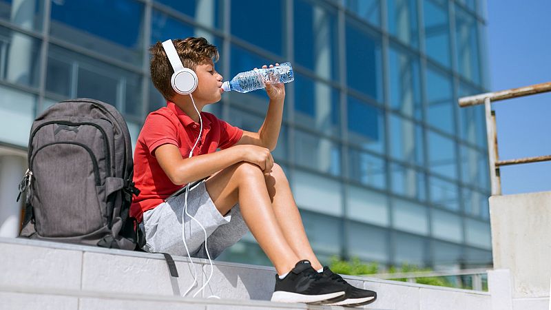 A clase en plena hora de calor: el debate de adelantar la hora de salida