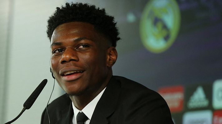 Telediario 1 - Tchouaméni, presentado con el Madrid: "Mbappé quiso saber si yo podía ir al PSG"