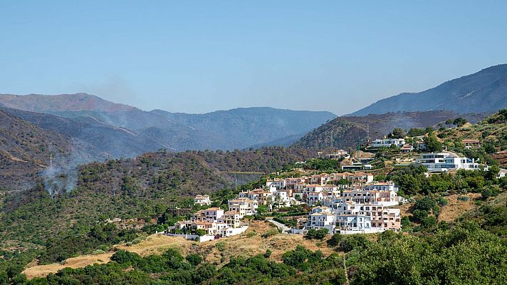 Detenidas cuatro personas acusadas de imprudencia tras el incendio de Sierra Bermeja que asoló 3.500 hectáreas