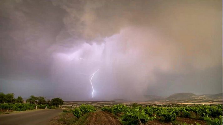 Temperaturas superiores a los 40 grados en los valles del Ebro, Tajo, Guadiana y Guadalquivir