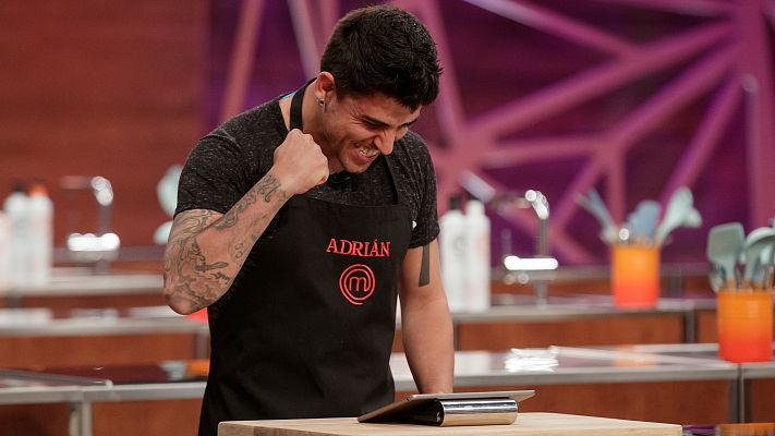 MasterChef - Adrián ilusionado como un niño con el mensaje de Berasategui