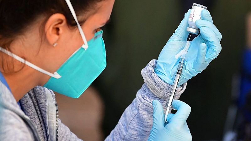 Darias avanza que habrá una cuarta dosis de la vacuna COVID "para toda la población"