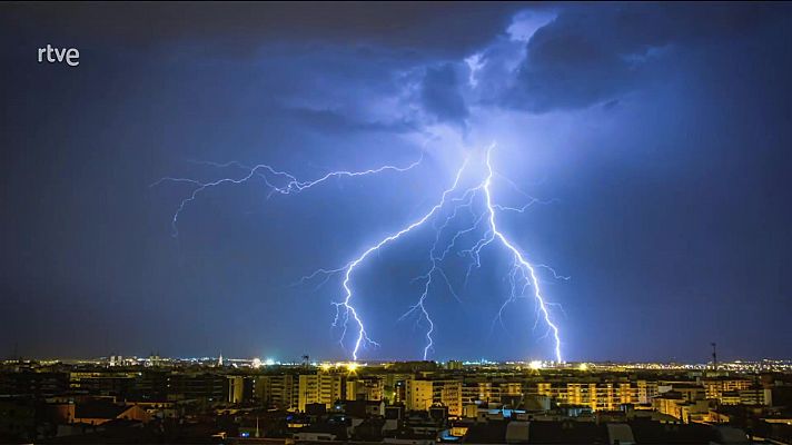 Temperaturas muy altas en la mayor parte de la Península y Baleares, salvo en el extremo noroeste peninsular y zonas de Andalucía             