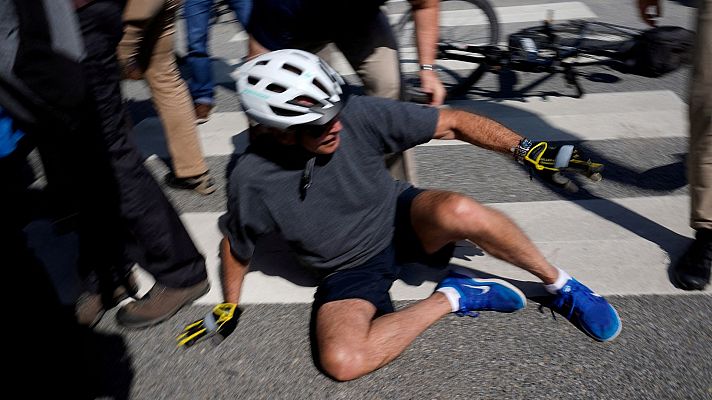 Informativo 24h - Biden se cae de la bicicleta durante un paseo por la playa: "Estoy bien"