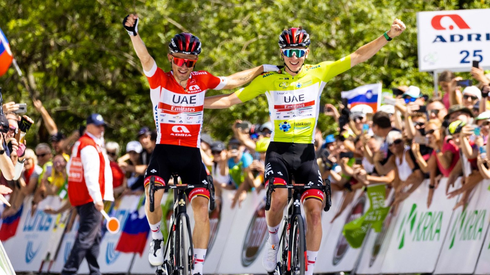 Pogacar se juega una victoria de etapa a piedra, papel, tijera | Ver